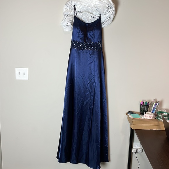 Navy blue satin size 8 prom/ bridesmaids/ formal dress - Picture 3 of 11